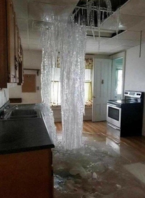 House for sale New Stainless Steel range and a lovely ice waterfall in the kitchen