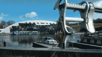 How the Falkirk Wheel in Scotland raises boats from one water level to another