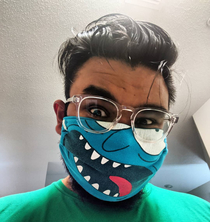 I made a mask from an old Tshirt Rick