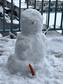 I made a snowman then his nose fell off