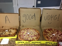 I ordered pizza online from Hungry Howies and under special instructions i said write a good joke in the box Well played pizza person