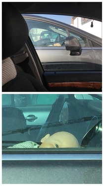 I parked and looked in the car right next to me This creeped me out