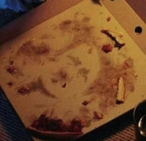 I saw something strange when I finished my pizza