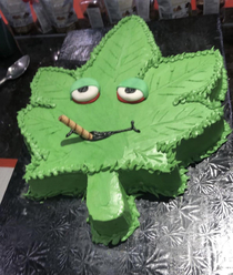 i see ur weed cake AND the other weed cake so i raise you yet ANOTHER weed cake