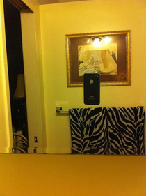 I was looking for mirrors to buy on internet through the Spanish site Wallapop and stumbled upon this interesting picture