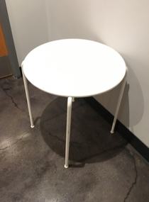 I wonder how big the pizza was that this table came on