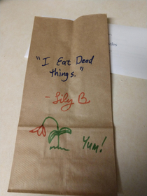 Ive seen photos of how parents decorate their kids paper lunch bags with beautiful and inspirational art Yeah thats not me This is tomorrows lunch bag