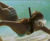 Jessica Alba snorkeling