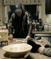 Just noticed that Tom Cruise bounced a piece of bread off a sink and caught it in War of the Worlds