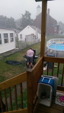 Ladys and gentlemen my father Even in the pouring rain he continues to grill