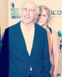 Larry david photobombing Amy Schumer