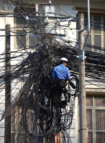 Le Mark Zuckerberg trying to fix WhatsApp Facebook and Instagram servers after knowing that theyll are down
