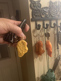 My buddys girlfriend gifted me the most realistic Chicken McNugget keychain imaginable They also have Chicken Wing ones Lol