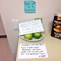 My co-worker left an angry note about her food being stolen Clearly she missed something