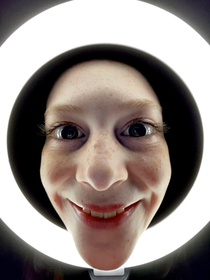My daughter got a ring light for Christmas Are we using it right