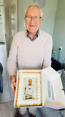 My father-in-law got  this week and was wearing EXACTLY the same outfit as in the photo from last year that we put on the cake