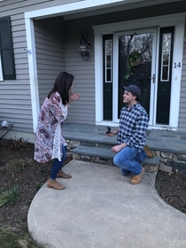 My friend sent me pictures of her proposal She told me to zoom in