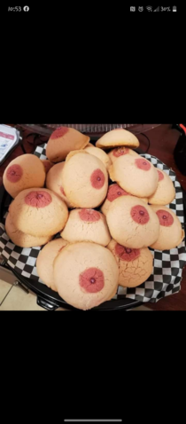 My friend tried to make eyeball cookies