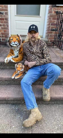 My friends coworker dressed up as Joe Exotic and its SPOT on