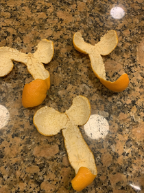 My gf doesnt understand why I keep laughing at the way she peels her oranges