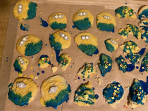 My girlfriend tried to bake Minion cookies