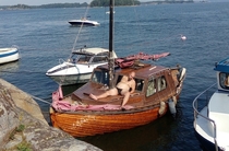 My marina neighbour has a pretty relaxed attitude towards boating