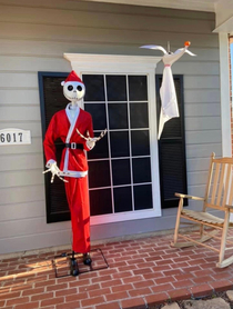 Neighbor converted their Halloween decorations into Christmas decorations