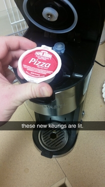 New pizza maker at work