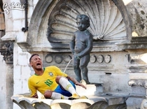 Neymar taking a shower with belgium statue Manneke pis