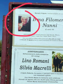 Old woman dies and his family put this pic on her death manifest