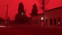 Oregon fire makes the sky red