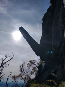 PeerrCantilever Rock