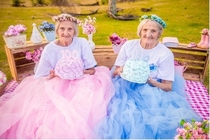 Photographer Captures Twins Celebrating Their th Birthday And The Pics Are Just Too Cute