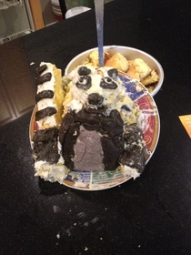 Pic #1 - My friend tried to make a Lemur Cake It didnt go so well