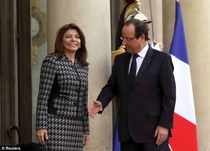 Pic #7 - The President of France cannot catch a break
