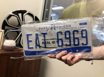 Randomly issued license plate 