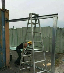 Report boss steel beam welded but the ladder forgot to take it out