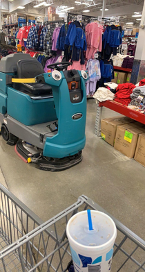 Sams Clubs Robot Employee has eyes too