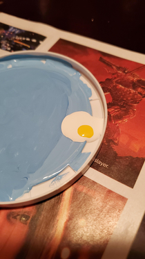 The paint looks like a sunny side up egg