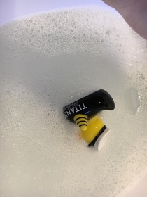 The rubber ducky souvenir from the titanic museum cant float upright