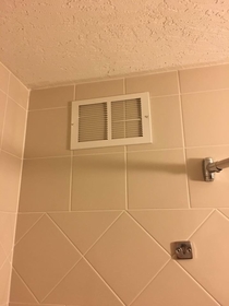The vent in my hotel bathroom doesnt seem to be working