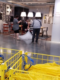 These newlyweds got their wedding pictures taken in Ikea
