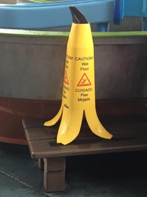 This caution wet floor sign