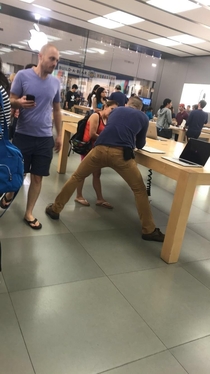 This guys stance in the apple store