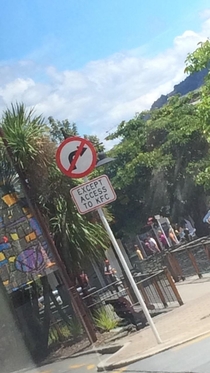 This intersection in New Zealand has its priorities straight