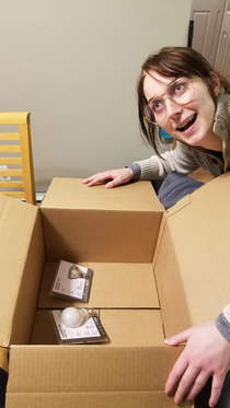 This is how IKEA ships light bulbs