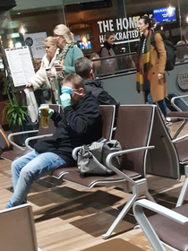 This is how Irish people fight corona virus at airport