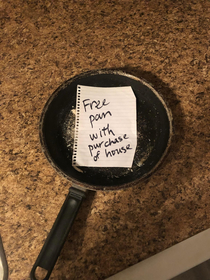 This is my GFs frying pan and I hate it Her house goes on the market tomorrow She just sent me this picture