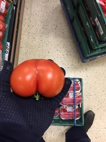This is one Thicc tomato All natural