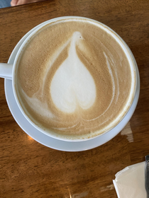 This latte art heart upside down looks like a big bootie swan